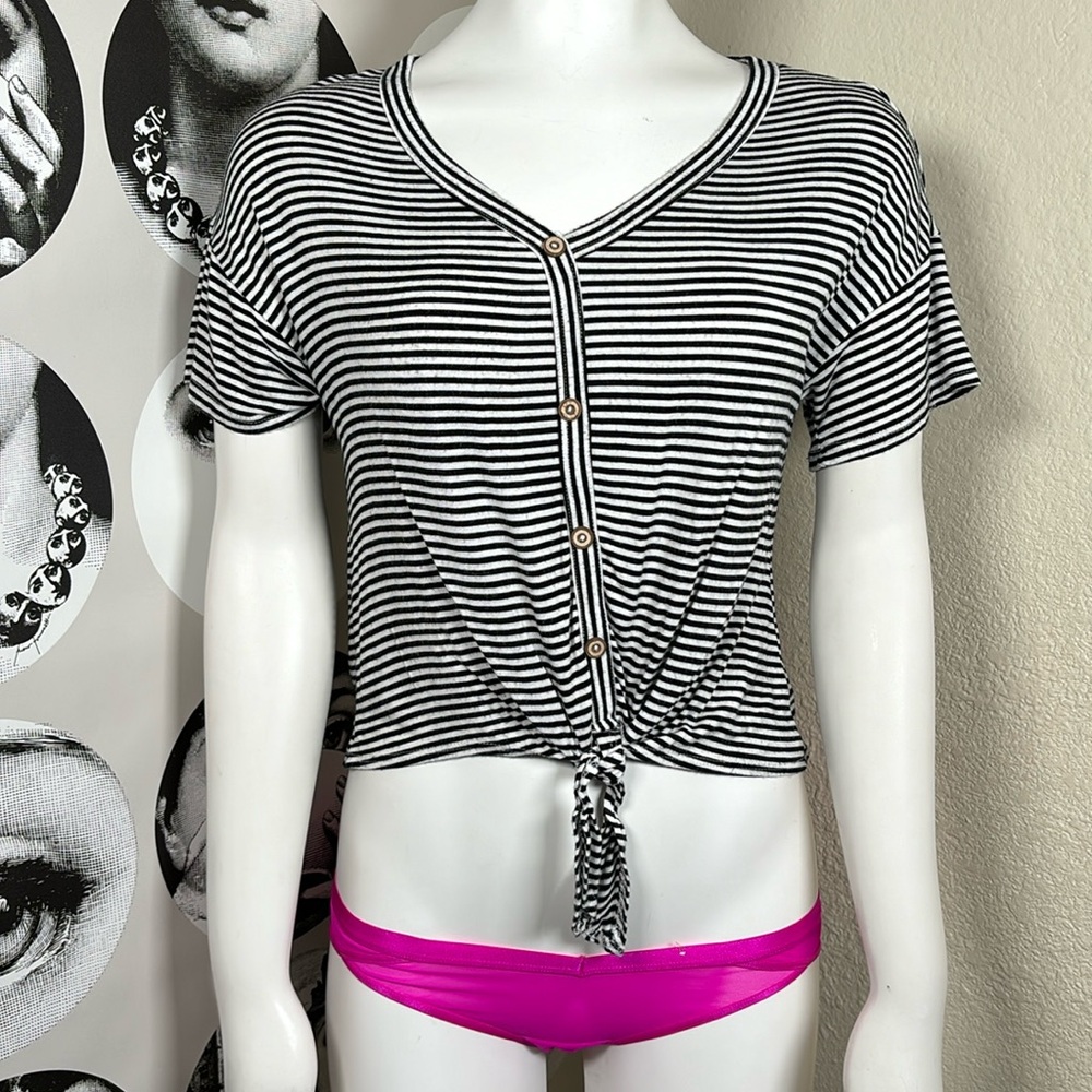 I Love Joah Black & White Stripe Tie Front Short Sleeve Top w/ Wood Buttons Sz S
